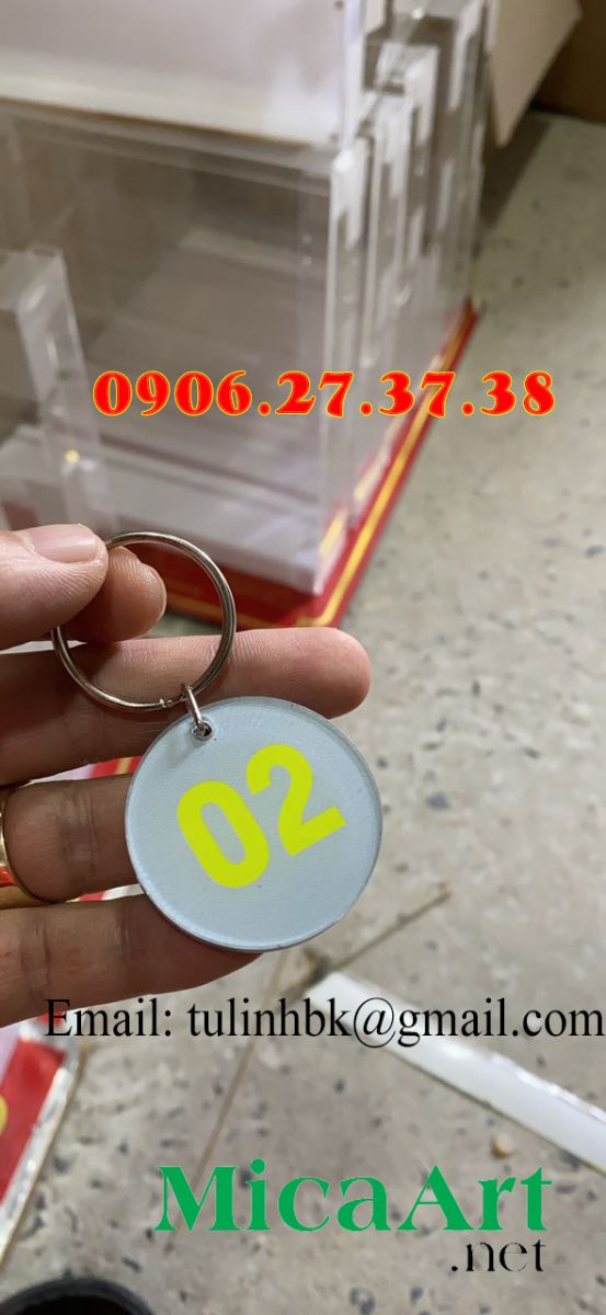 móc chìa khóa mica